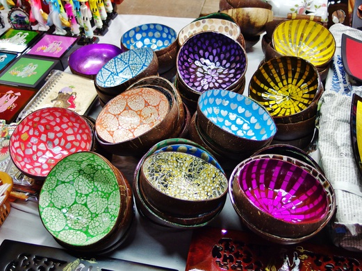 Hanoi Night Market - For bargain shopping, cheap booze & free entertainment | Spring Tomorrow