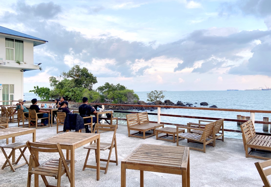 Yard & Co: A Seaside Café Gem in Johor