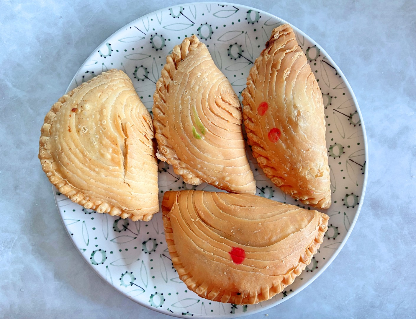 Hong Lim Curry Puff Review - Rising Singapore Brand Worth the $2 Price Tag?