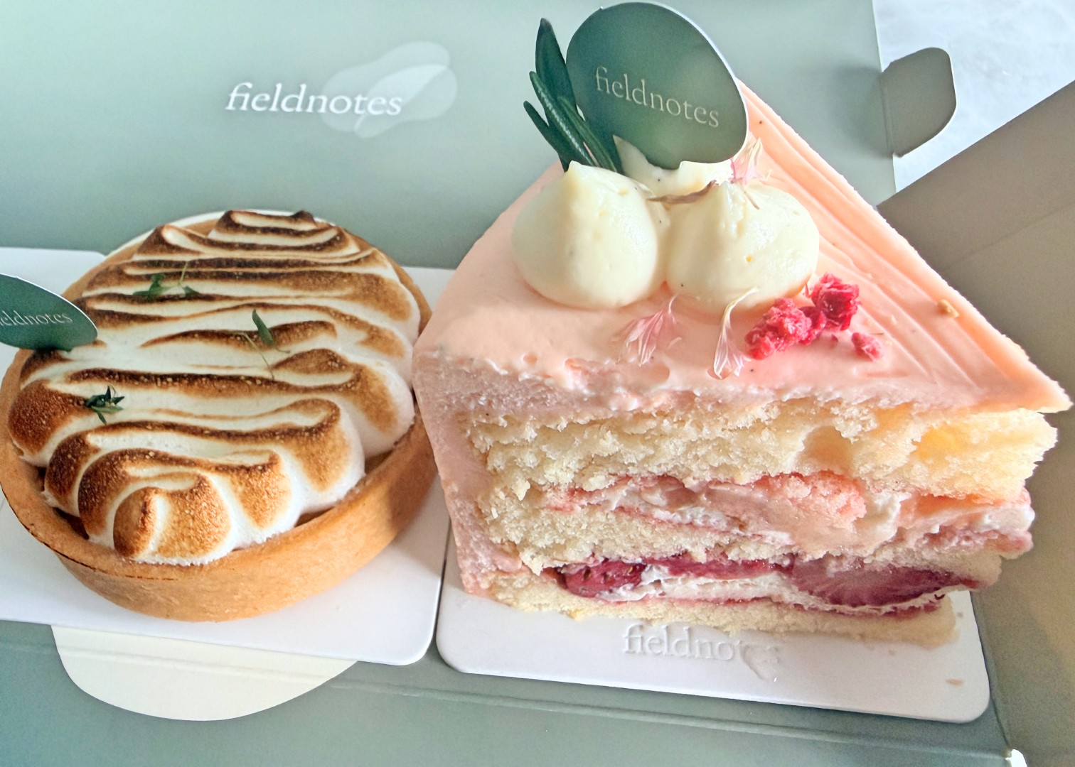 Fieldnotes Singapore – Pretty Cakes, But Do They Taste as Good as They Look?